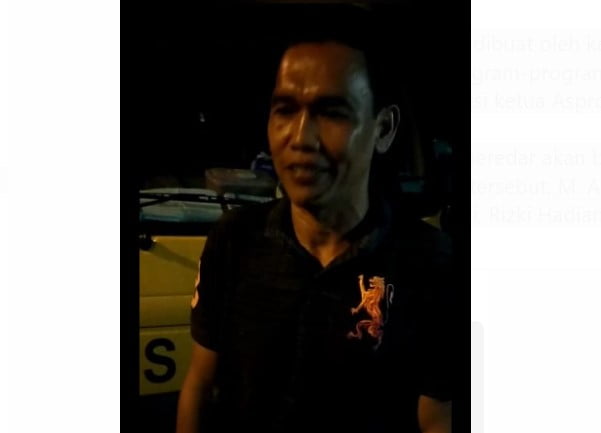 Hasip mantan pemain Persibri. Hasip mantan pemain Persibri.