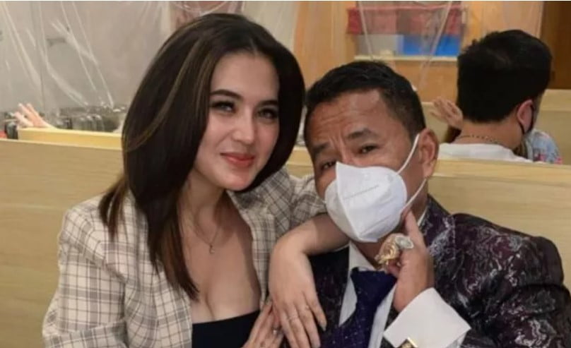 Iqlima Kim bersama Hotman Paris.