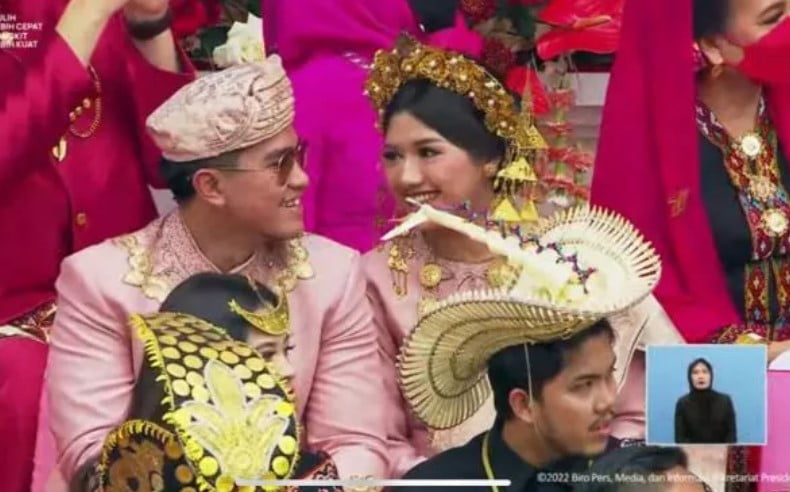 Kaesang Pangareb Tampil Serasi dengan Erina Gudono Dalam Upacara HUT Kemerdekaan RI di Istana. Kaesang Pangareb Tampil Serasi dengan Erina Gudono Dalam Upacara HUT Kemerdekaan RI di Istana.
