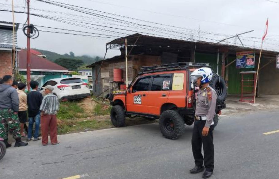 Kecelakaan Mobil Honda HRV vs Motor Beat di Sungai Penuh