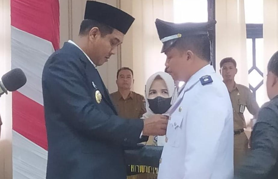 M Adi Resmi Jabat Kades Pulau Aro