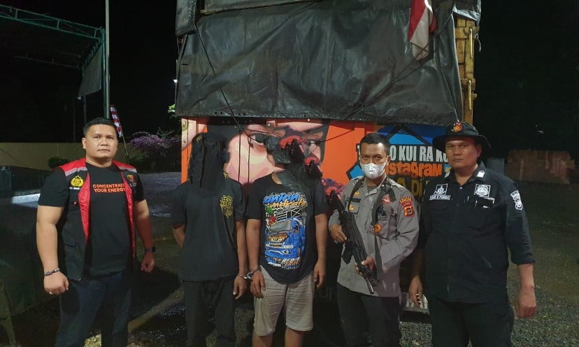 Pembawa minyak bayat saat diamankan
