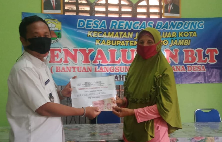 Pemdes Rengas Bandung Salurkan BLT DD ke 80 KPM