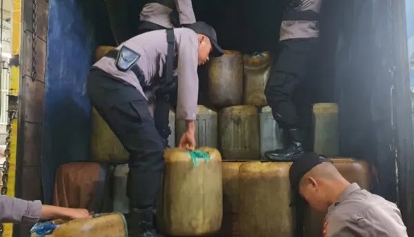 Barang bukti BBM yang diamankan