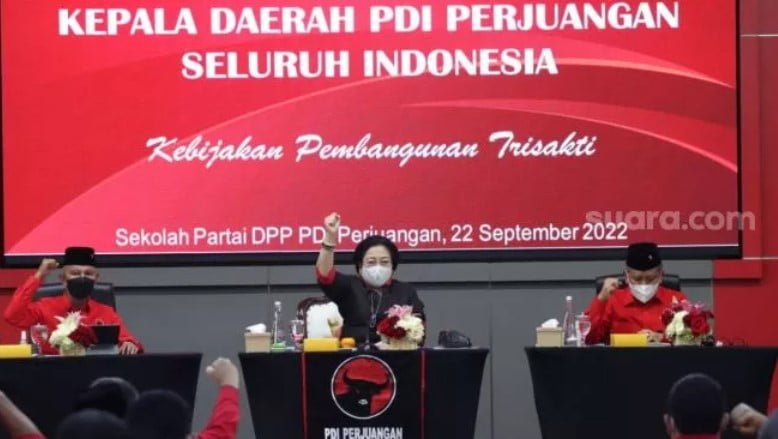 Di Depan Gibran, Bobby hingga Ganjar, Megawati Larang Kader PDIP Dansa-dansa Politik Jelang 2024. Di Depan Gibran, Bobby hingga Ganjar, Megawati Larang Kader PDIP Dansa-dansa Politik Jelang 2024.