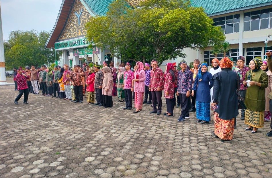 Lomba Fashion Show Antar OPD di hari Batik Nasional