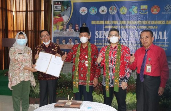 Wakil Gubernur Jambi,  Abdullah Sani membuka Seminar Nasional Himpunan Ahli Kesehatan Lingkungan Indonesia (HAKLI)