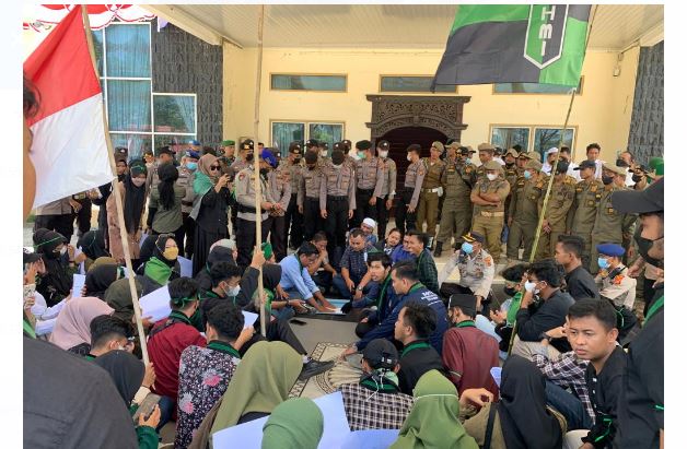 HMI Tanjabbar Demo Harga BBM