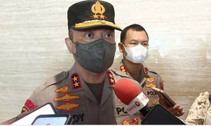 IPW Sebut Isu Kapolda Jatim Teddy Minahasa Pakai Narkoba Sudah Sejak Lama. (Suara.com)