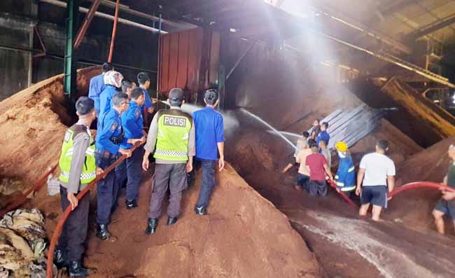 Kebakaran Gudang Kopra Alo Tungkal Kebakaran Gudang Kopra Alo Tungkal