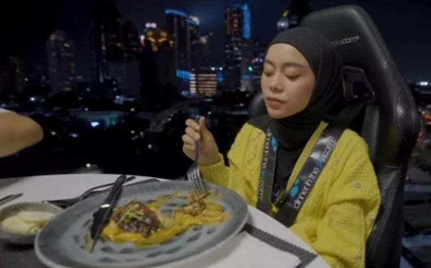 Momen Lesti Kejora dan Rizky Billar di Vlog Terbaru. (Suara.com) Momen Lesti Kejora dan Rizky Billar di Vlog Terbaru. (Suara.com)