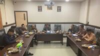 Pemda Tanjabbar Saat Mengikuti Rapat Secara Virtual di Ruang Rapat Bupati. (Tungkal.Jambiseru.com)