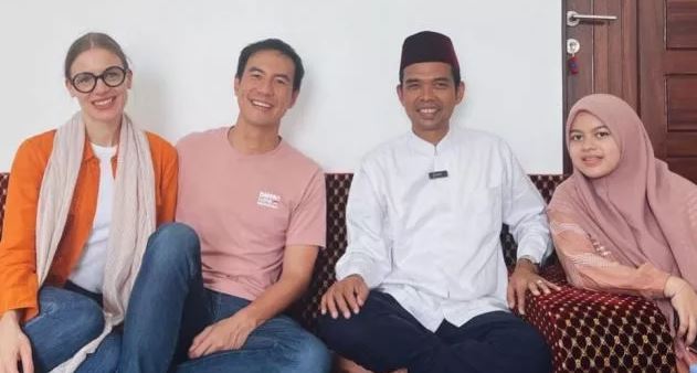 Daniel Mananta dan istri