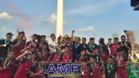Bupati Fadhil Serahkan Piala Ke PSBM