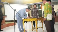 Bupati Fadhil Lantik Kepala Sekolah