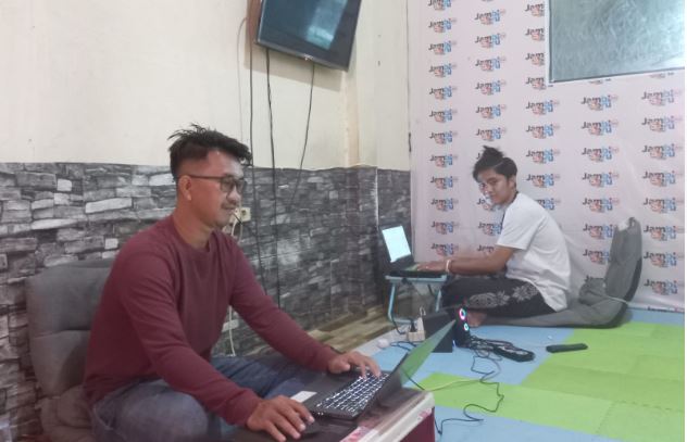 Kabar redaksi Jambi Seru hari ini. (foto kiri: Evo, kanan: Ido)