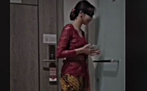 Video viral kebaya merah