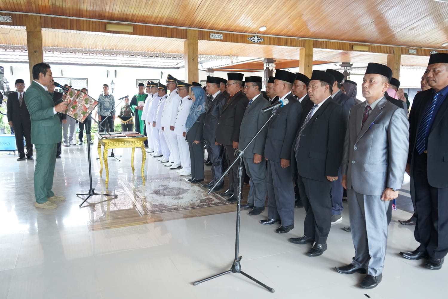 Bupati Fadhil Lantik Pejabat