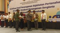 Bupati Fadhil Terima Penghargaan Dari Menteri ATR/BPN
