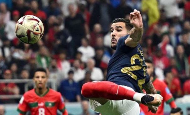 Theo Hernandez (Prancis) saat membobol gawang Maroko. Prancis vs Argentina masuk final Piala Dunia 2022.