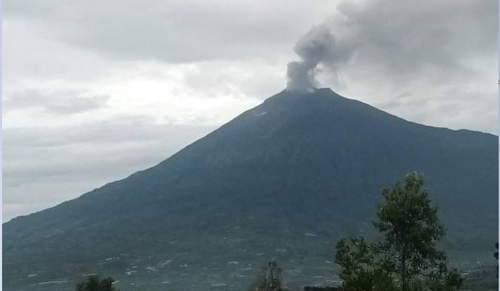 Gunung Kerinci Erupsi