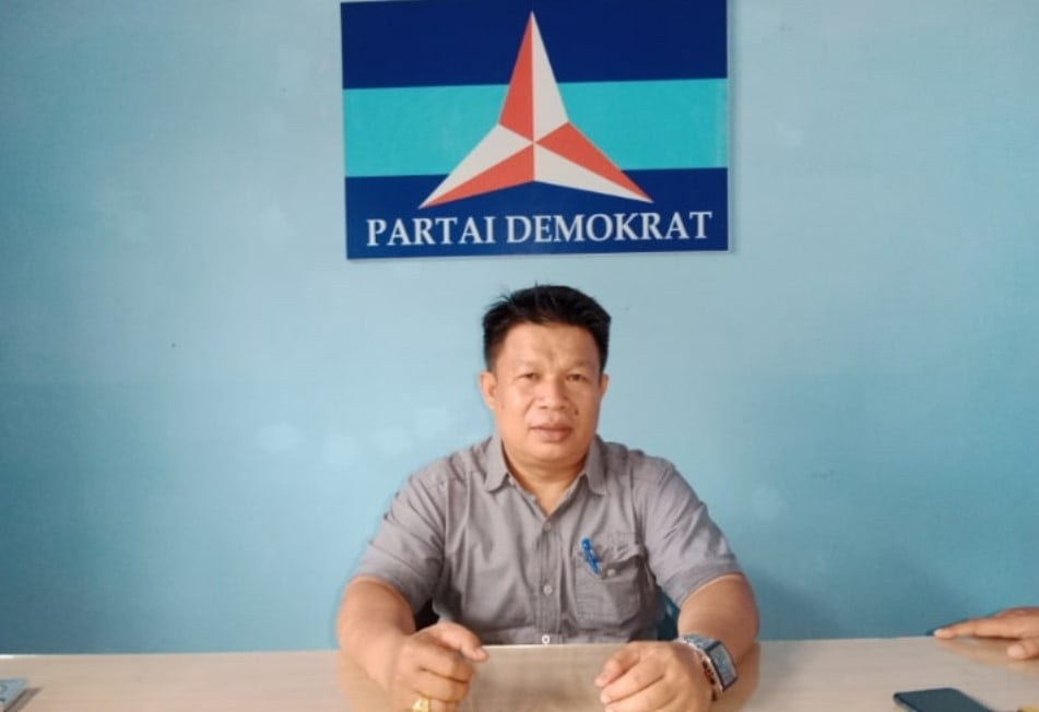 Ketua DPC Partai Demokrat Merangin, As'ari Elwakas (Apuk) menargetkan 5 kursi pada pemilu 2024. (Merangin.jambiseru.com) Ketua DPC Partai Demokrat Merangin, As'ari Elwakas (Apuk) menargetkan 5 kursi pada pemilu 2024. (Merangin.jambiseru.com)