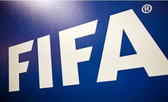 Fifa memutuskan Indonesia tak jadi tuan rumah piala dunia u20 tahun 2023.