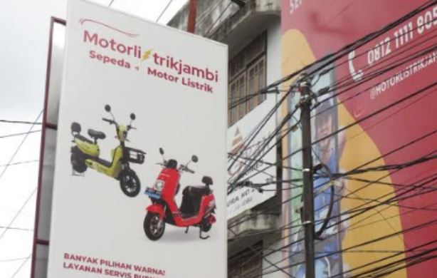 Toko motor listrik. Foto : Ridho Hambali
