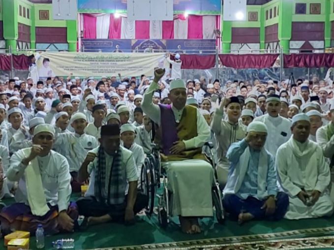gubernur jambi al haris bersama santri Gubernur jambi al haris bersama santri. Foto : Dinas Kominfo Provinsi Jambi / Jambiseru.com