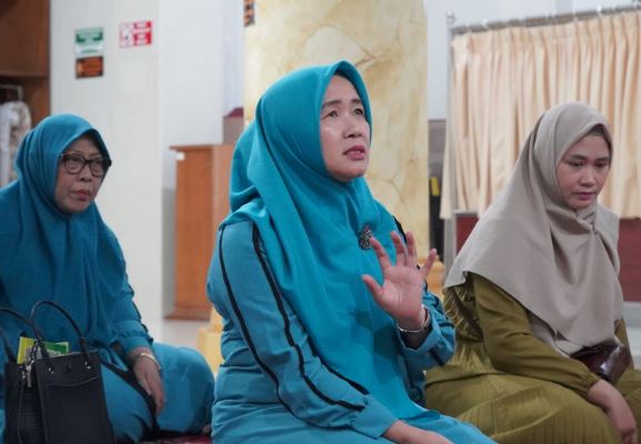 ketua-tp-pkk-provinsi-jambi-hesti-haris Ketua TP PKK Provinsi Jambi Hj Hesnidar atau biasa disapa Hj Hesti Haris. Foto : Kominfo Provinsi Jambi