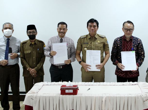 Yang hadir saat pinjaman daerah Pemkab Batanghari bersama Bank Jambi dan Bank Sumsel-Babel. Foto : Bank Jambi