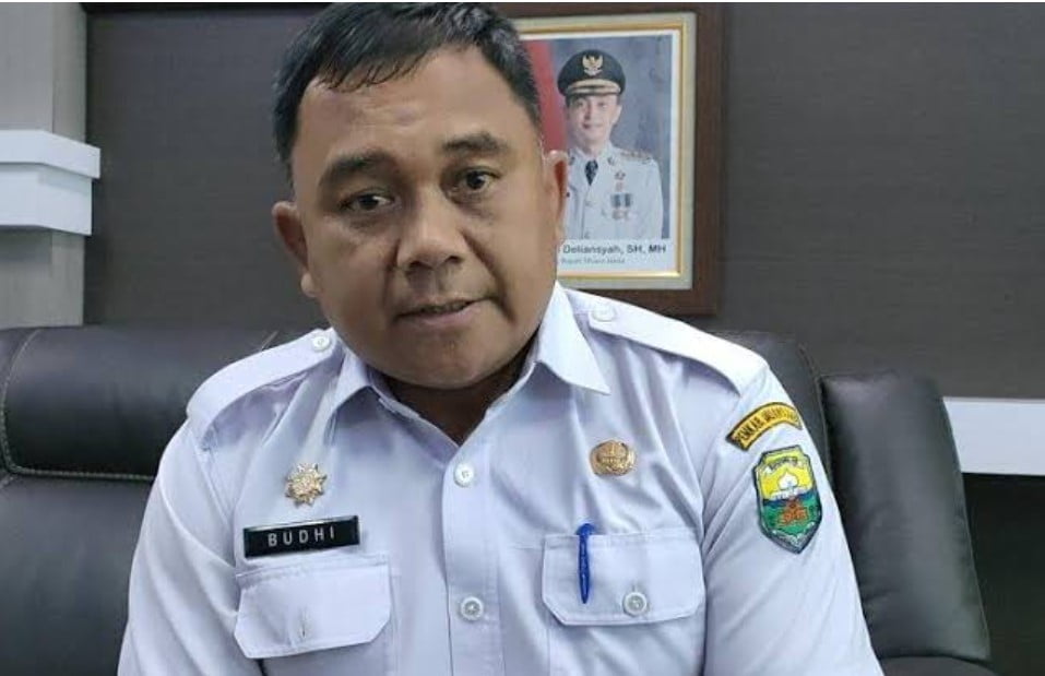 Sekretaris Daerah (Sekda) Kabupaten Muaro Jambi, Budhi Hartono. Sekretaris Daerah (Sekda) Kabupaten Muaro Jambi, Budhi Hartono.