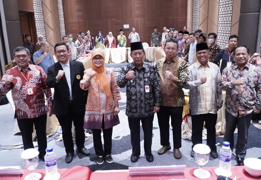 Wakil Gubernur Jambi, Abdullah Sani saat membuka Focus Group Discussion (FGD) Inventarisasi dan Identifikasi Tanah Ulayat di Provinsi Jambi.