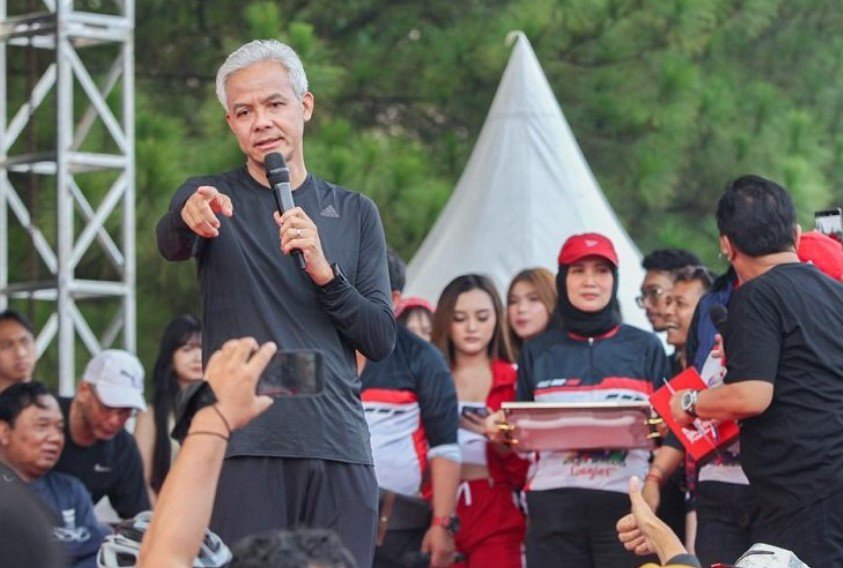 Bakal calon presiden (Bacapres) Ganjar Pranowo hadir menemui relawan pendukungnya di Bumi Perkemahan Cibubur, Jakarta Timur.