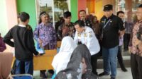 Gubernur Jambi Al Haris pantau langsung pelaksanaan Penerimaan Peserta Didik Baru (PPDB) 2023 di sejumlah sekolah.