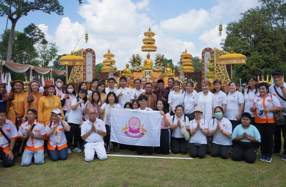 Gubernur Jambi, Al Haris saat menghadiri Hari Raya Waisak 2567 BE/2023 M di Candi Muaro Jambi.