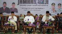 Sekda Provinsi Jambi, Sudirman saat hadir menyambut kedatangan jemaah Haji Jambi Kloter BTH 22.