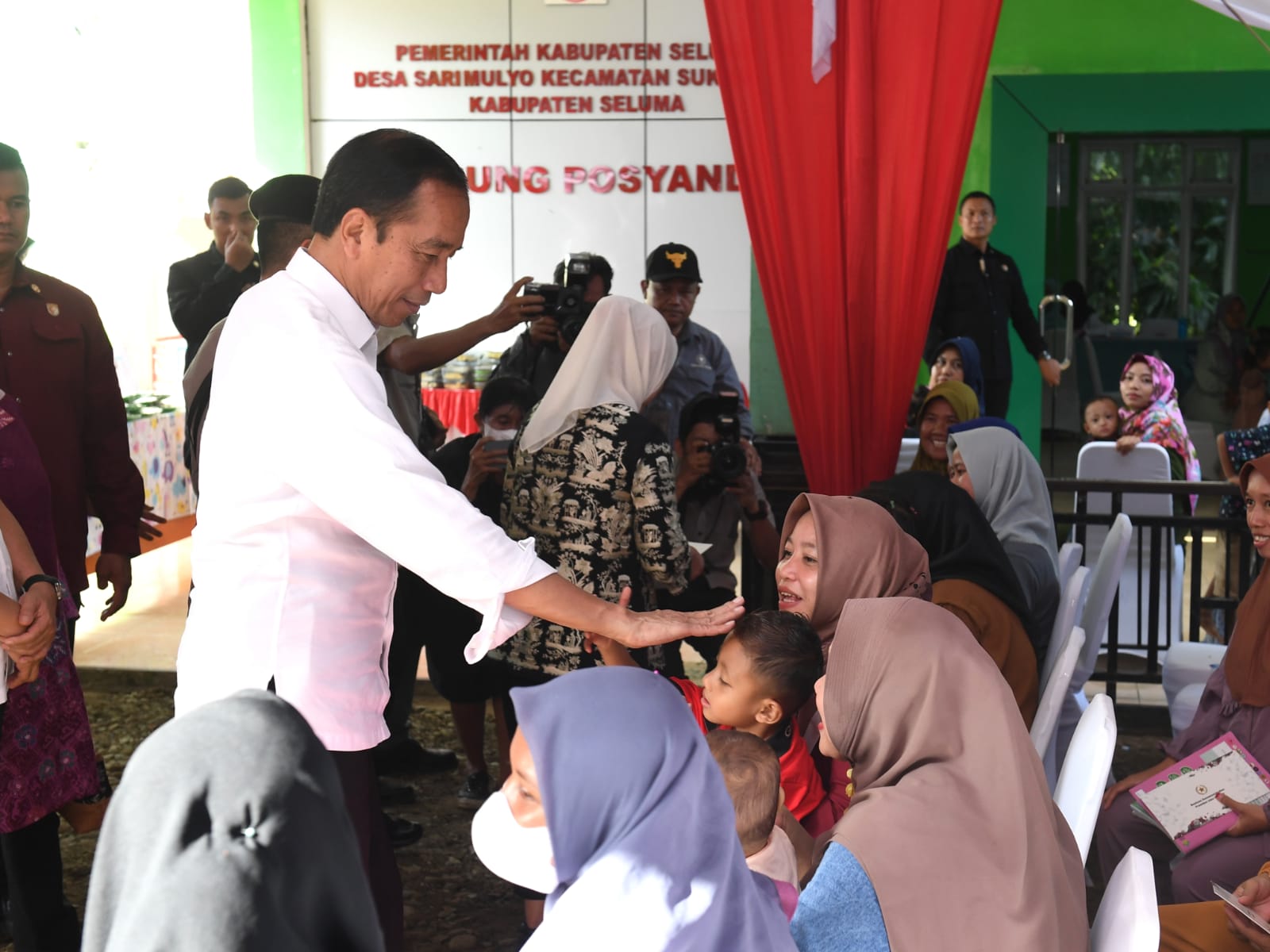 Pemerintah menargetkan penurunan stunting terjadi di seluruh daerah di Indonesia.