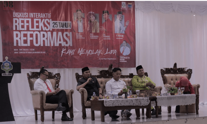 Ketua DPRD Provinsi Jambi Edi Purwanto hadir sebagai narasumber pada diskusi interaktif Refleksi 25 Tahun Reformasi yang dilaksanakan di Kampus Institut Agama Islam Muhammad Azim Jambi