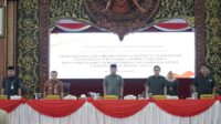 Gubernur Jambi, Al Haris dan Wakil Gubernur (Wagub) Jambi Drs. H. Abdullah Sani, M.P.di menghadiri Rapat Paripurna Dewan Perwakilan Rakyat Daerah Provinsi Jambi, pada Senin (10/7/2023).