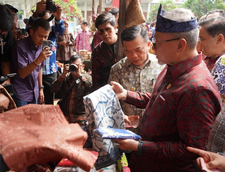 Gubernur Jambi, Al Haris memperkenalkan berbagai produk unggulan dari Provinsi Jambi di tingkat nasional.