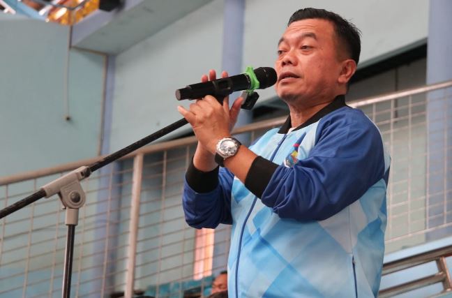 Gubernur Jambi, Al Haris saat memberi kata sambutan pada pembukaan Porprov Jambi cabor basket GOR Kota Baru. Gubernur Jambi, Al Haris saat memberi kata sambutan pada pembukaan Porprov Jambi cabor basket GOR Kota Baru.