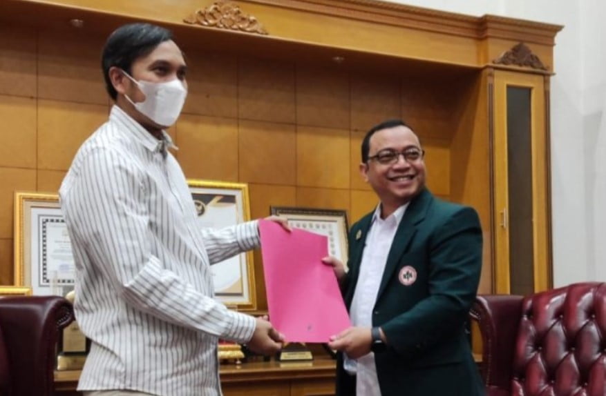 Ketua DPRD Provinsi Jambi Edi Purwanto menerima audiensi Ikatan Dokter Indonesia (IDI) dan Persatuan Dokter Gigi Indonesia (PDGI) Wilayah Jambi. Ketua DPRD Provinsi Jambi Edi Purwanto menerima audiensi Ikatan Dokter Indonesia (IDI) dan Persatuan Dokter Gigi Indonesia (PDGI) Wilayah Jambi.
