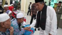 Wakil Gubernur Jambi, Abdullah Sani saat menyambutkan 372 Jemaah Haji Kloter Pertama.