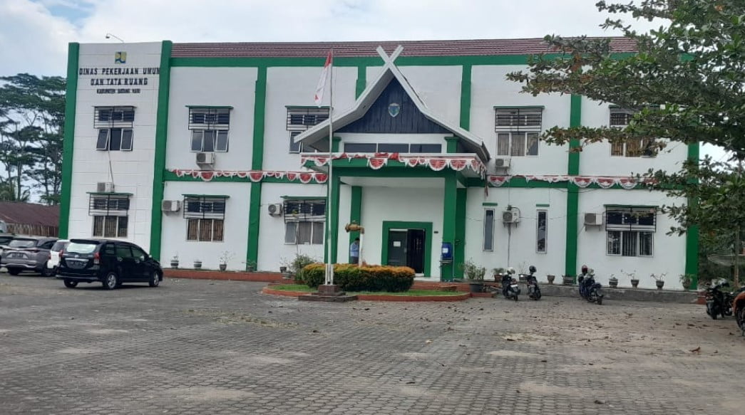 Kantor Dinas Pekerjaan Umum dan Tata Ruang Batanghari. Saat ini Pemkab Batanghari tengah melakukan lelang jabatan dinas tersebut. Foto : Rolis MS