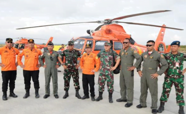 2 helikopter basarnas telah disiapkan untuk evakuasi rider yang kecelakaan. 2 helikopter basarnas telah disiapkan untuk evakuasi rider yang kecelakaan.