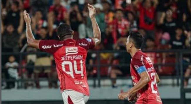 bali united tekuk persebaya