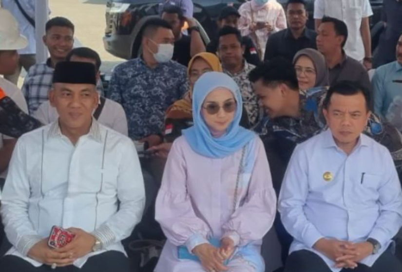 kemas m fuad (kiri) bersama gubernur jambi al haris (kanan) dalam satu acara. kemas m fuad (kiri) bersama gubernur jambi al haris (kanan) dalam satu acara.