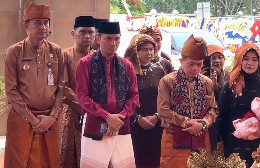 ketua dprd provinsi jambi, edi purwanto menghadiri paripurna hut muaro jambi. ketua dprd provinsi jambi, edi purwanto menghadiri paripurna hut muaro jambi.