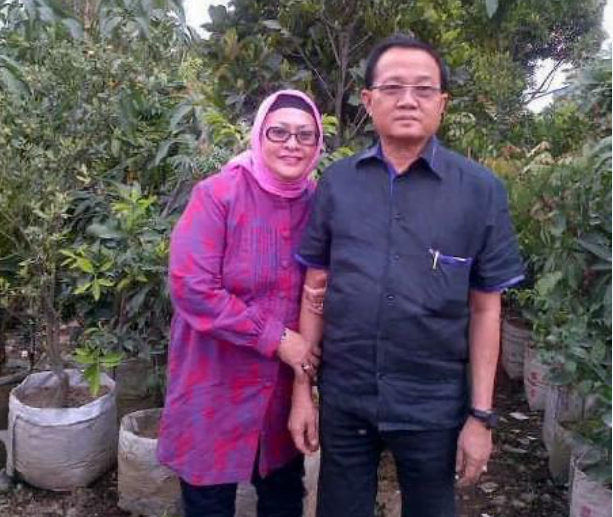 mantan bupati batanghari, h abdul fattah bersama istri. mantan bupati batanghari, h abdul fattah bersama istri.